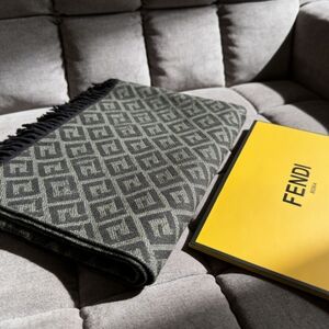 <AUTHENTIC>Fendi Scarf